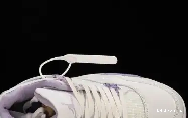 4 JORDAN RETRO SB - 0519